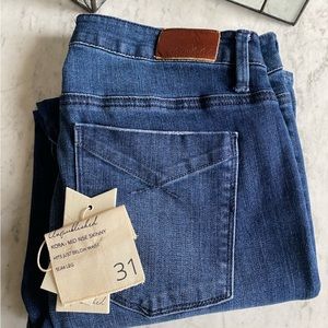 Unpublished Kora mid rise skinny, size 31.